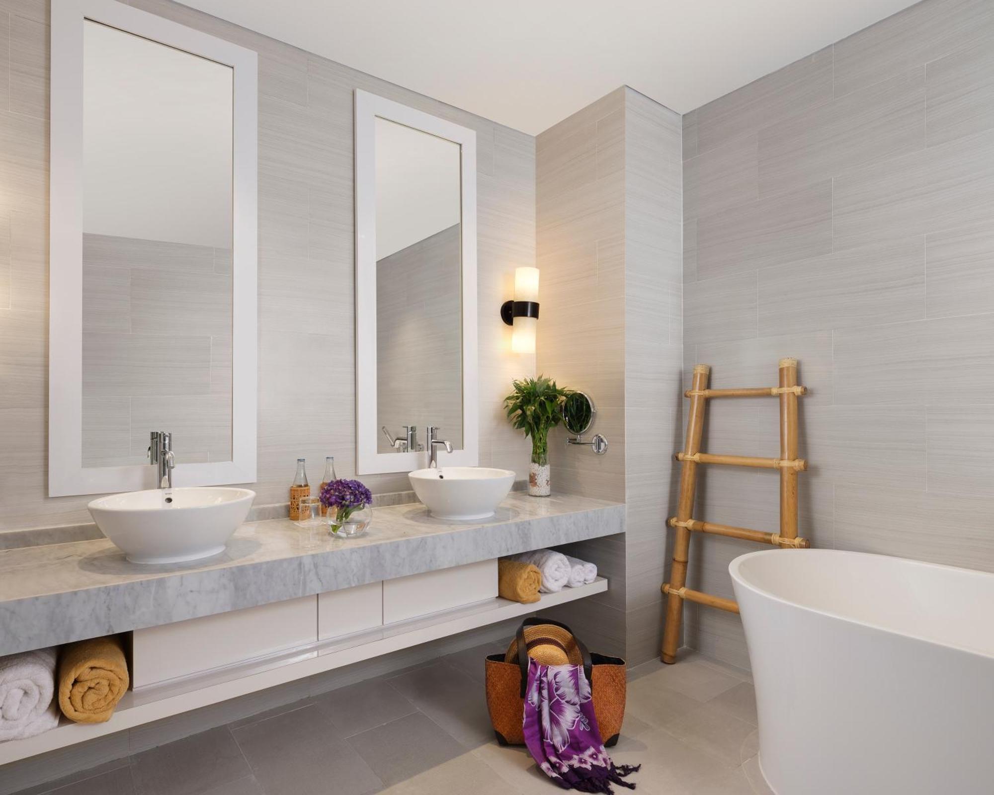 Two-Bedroom Apartment with Fully Equipped Kitchenette and Balcony