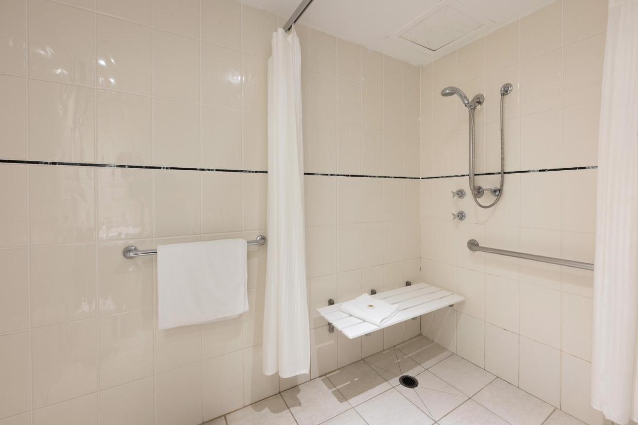 Deluxe Double Queen Room
