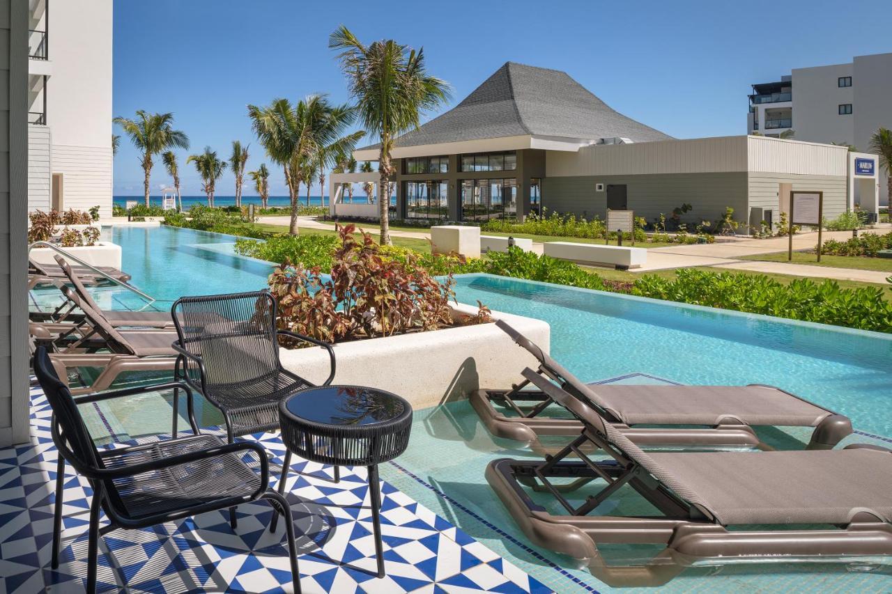 Junior Suite Swim Up