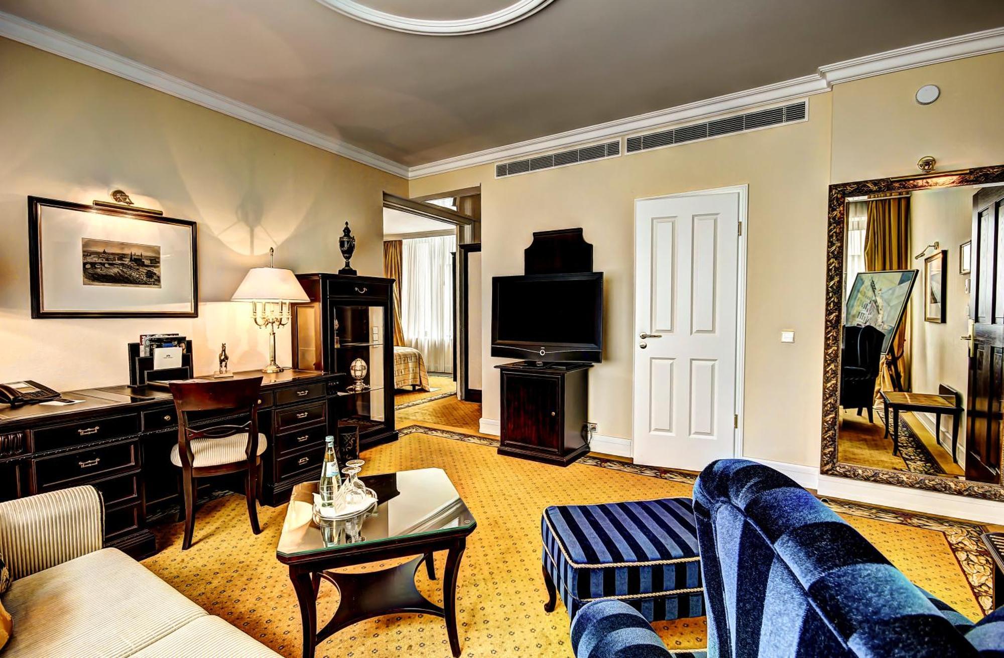 Executive Suite,1555771354:JPEG