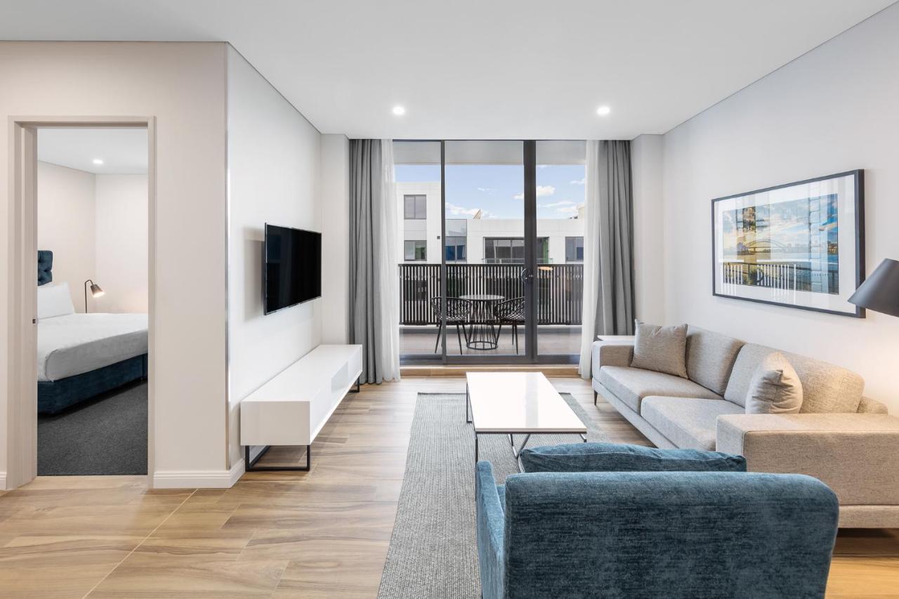 One-Bedroom Luxury King Suite