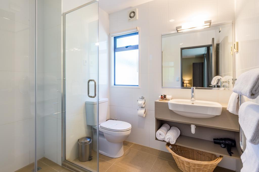 Two-Bedroom Apartment with Lake View