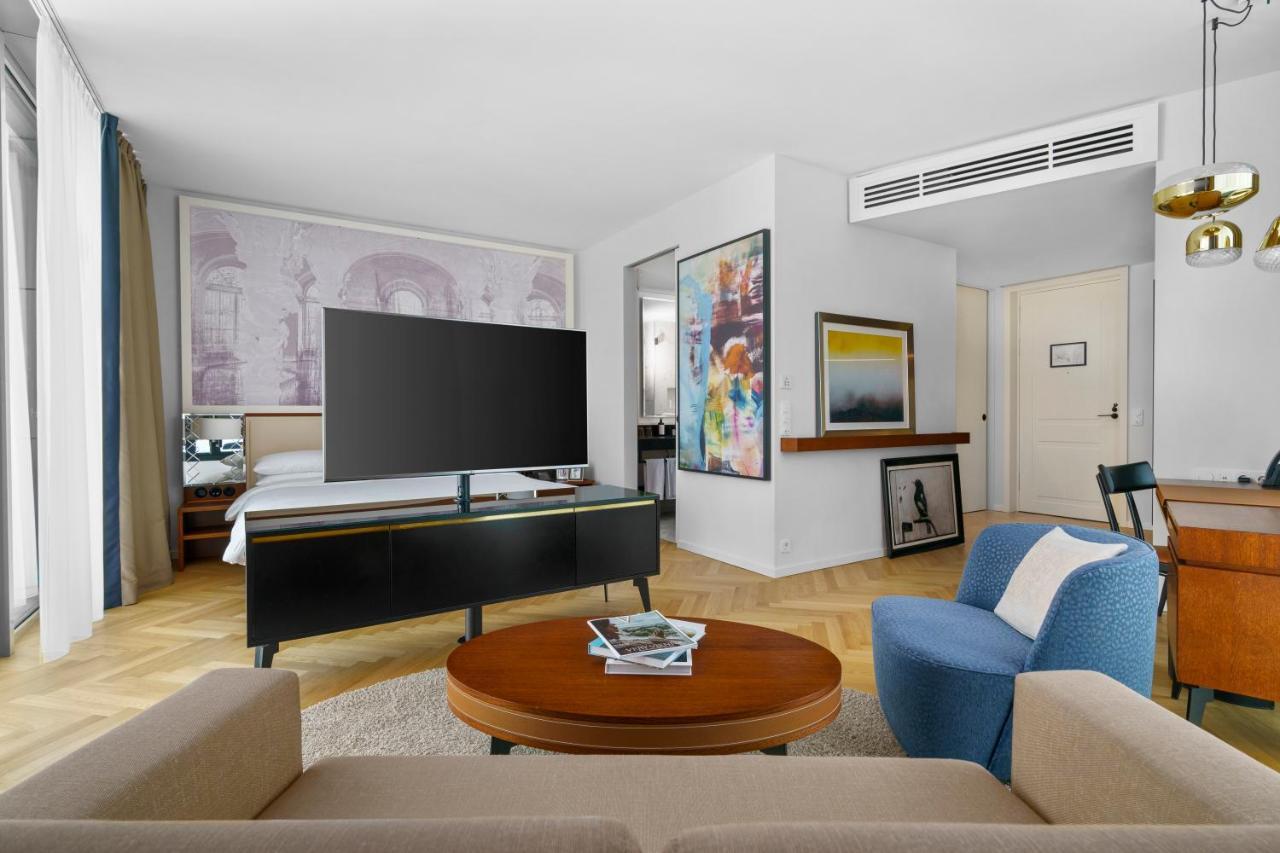 Andaz Suite,1765457873:JPEG