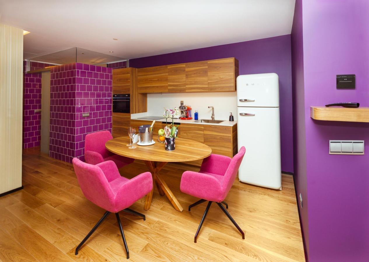 Deluxe Studio (2 Adults)