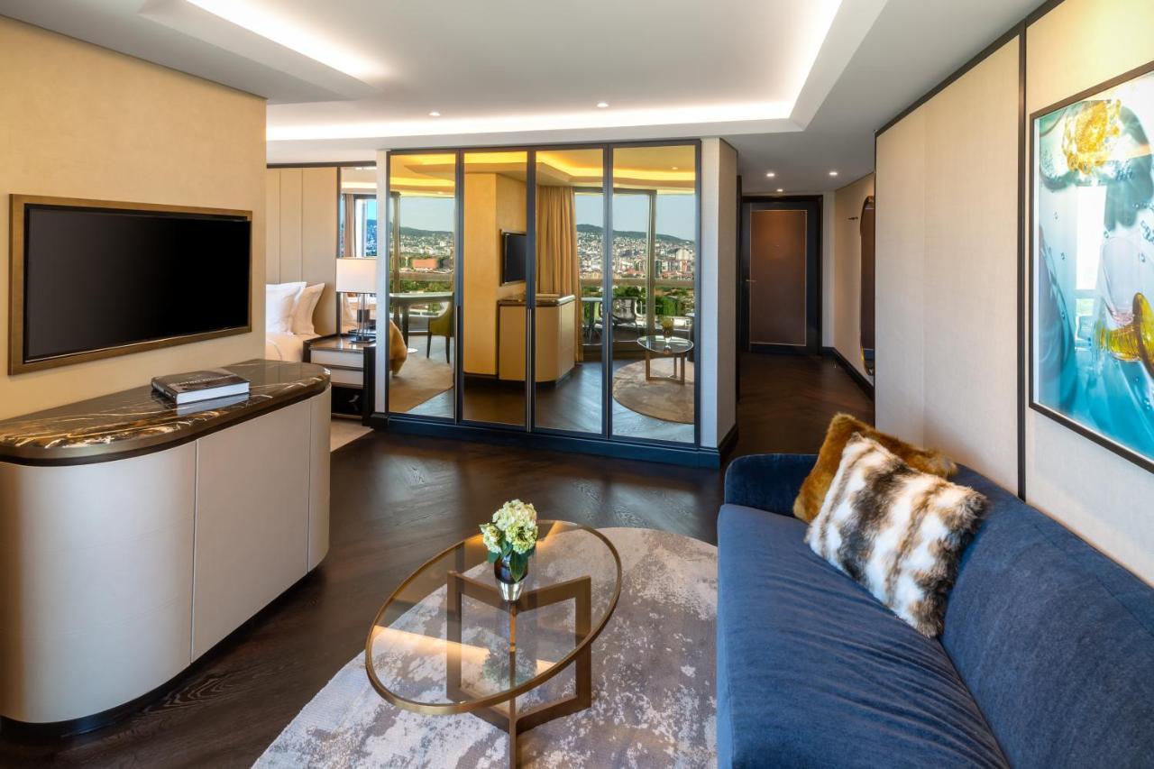Junior Suite w or Balcony