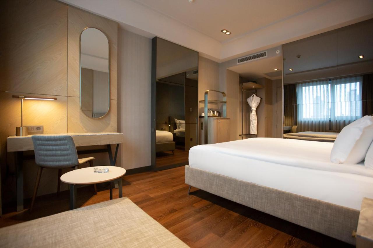 Deluxe Queen Room
