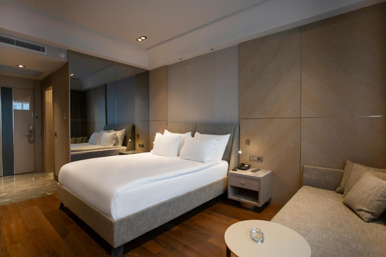 Deluxe Queen Room