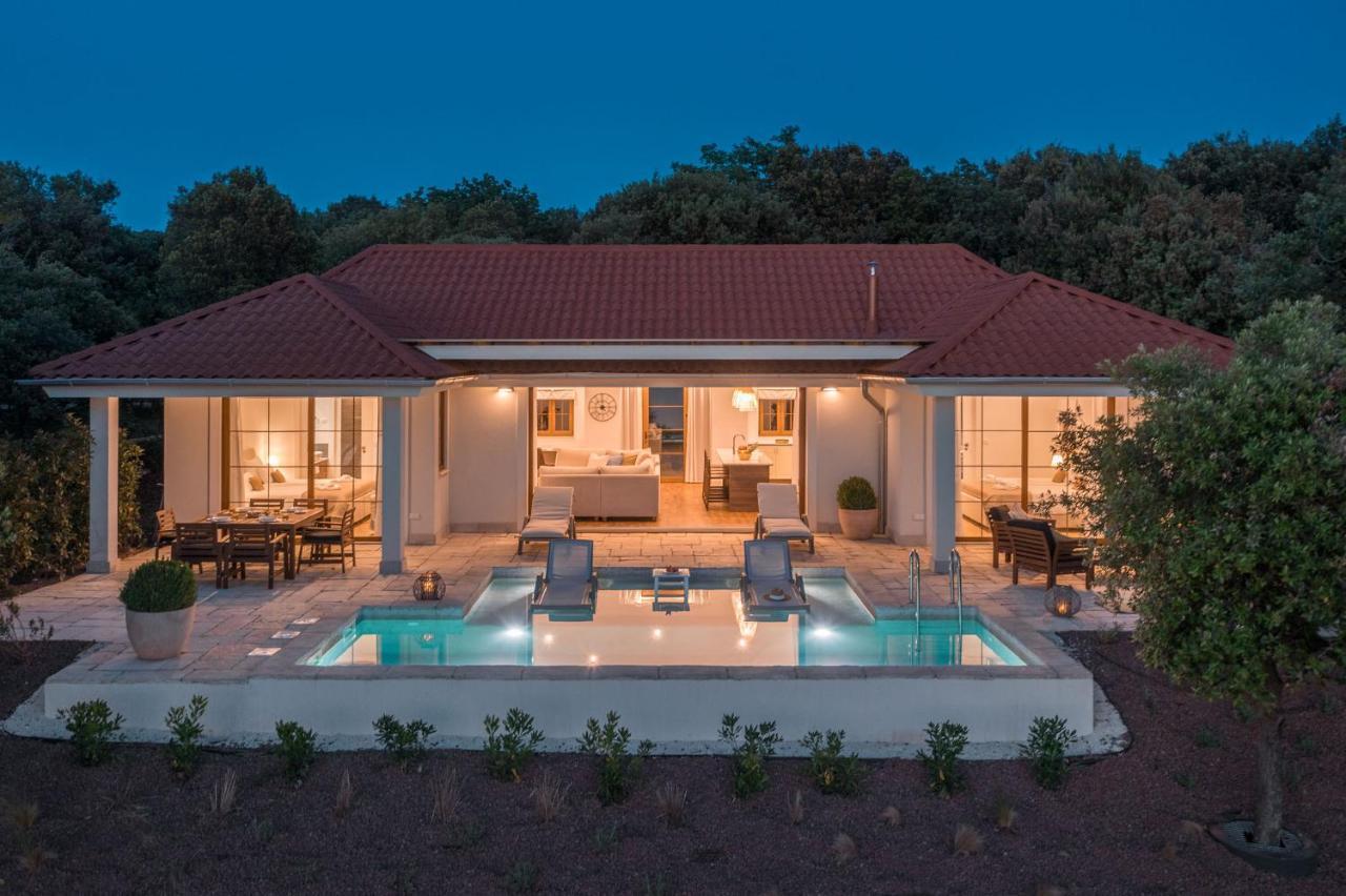 BeachSide Villa Swimming Pool
