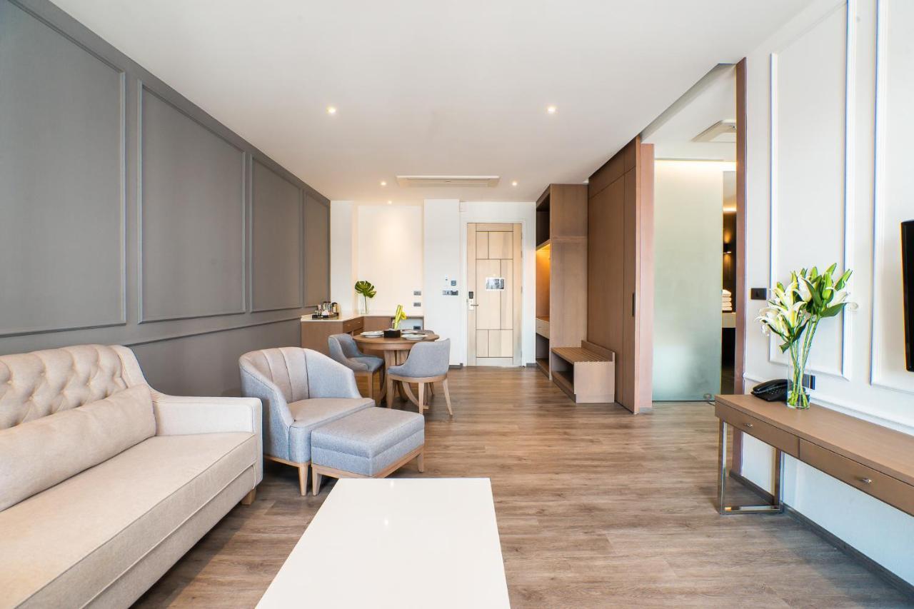 One-Bedroom Suite with Pool View,1245355042:JPEG