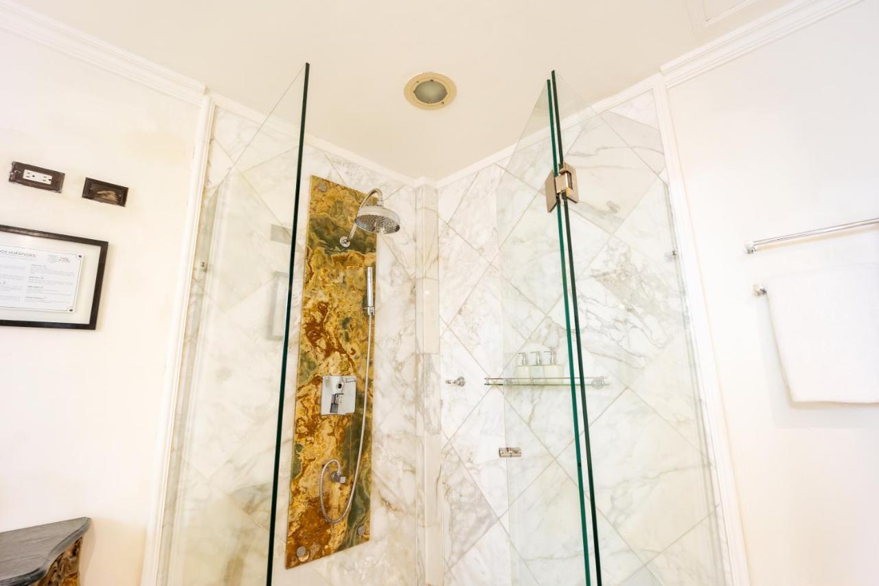 Deluxe Suite Spa Bath