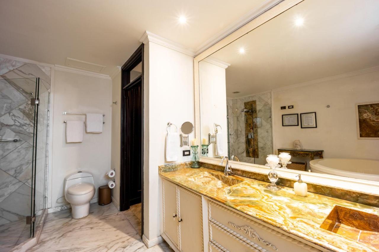 Deluxe Suite Spa Bath