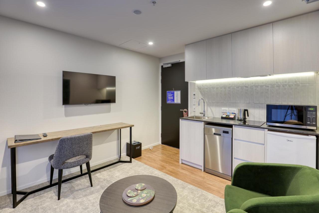 One-Bedroom King Suite
