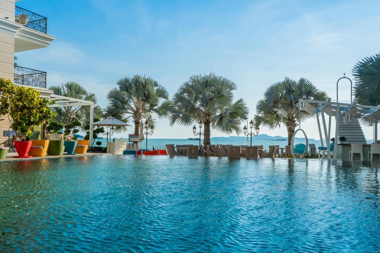 Deluxe Pool View