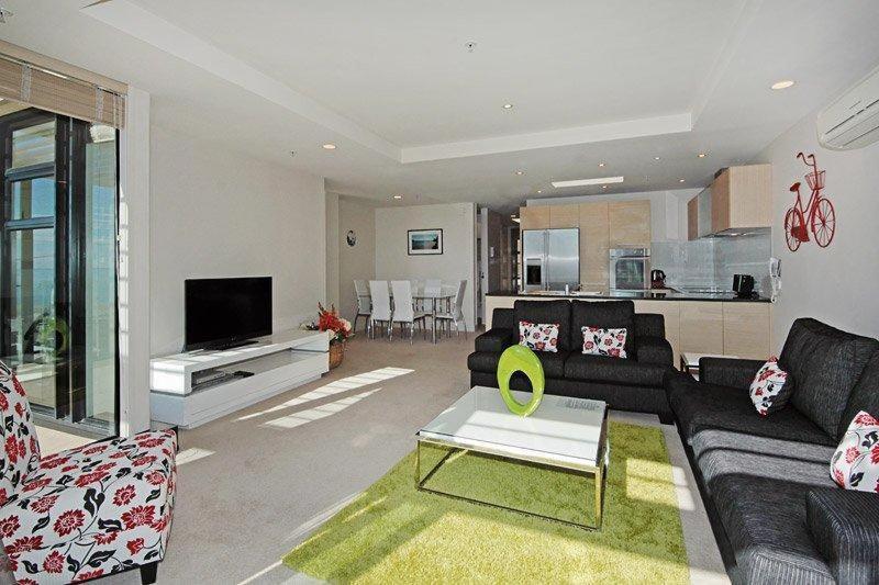 Deluxe Three-Bedroom Apartment,1580442201:JPEG