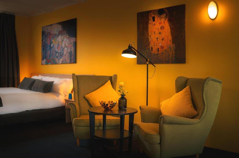 Signature Deluxe Queen Room