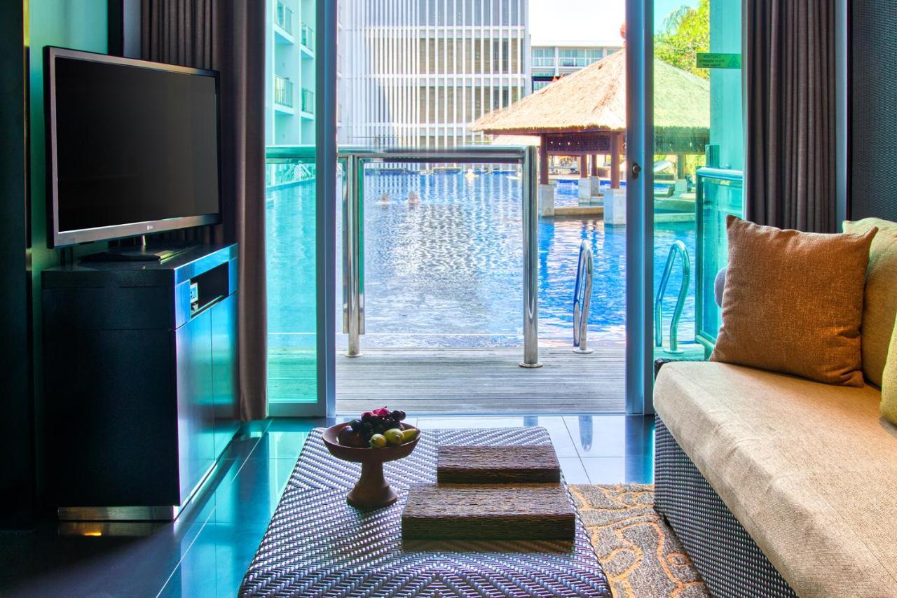 Deluxe Pool Access Suite,1264049095:JPEG