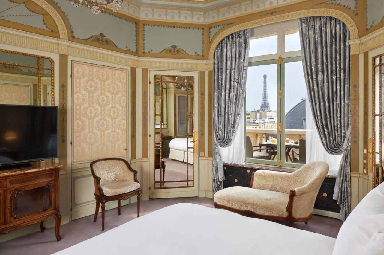 Zimmer Boudoir mit Terrasse und Blick auf den Eiffelturm