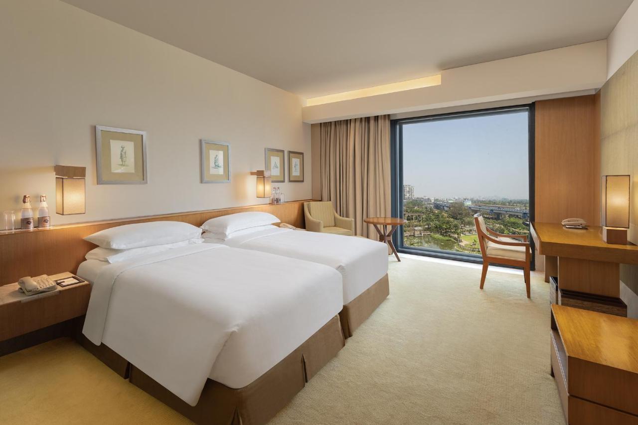 Executive Club Exclusive, Guest room, City view