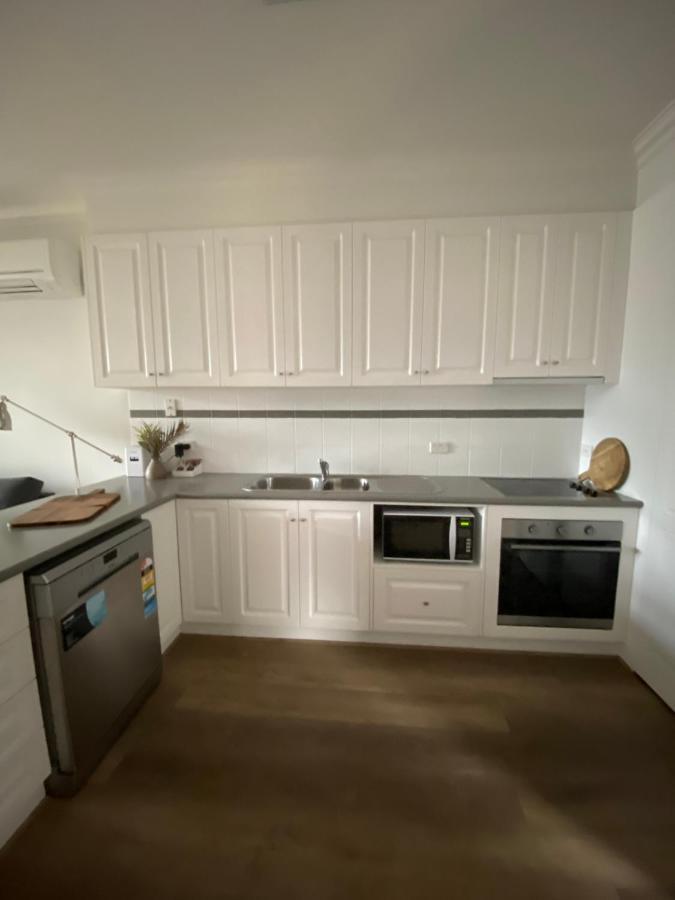 One-Bedroom Apartment Unit 6
