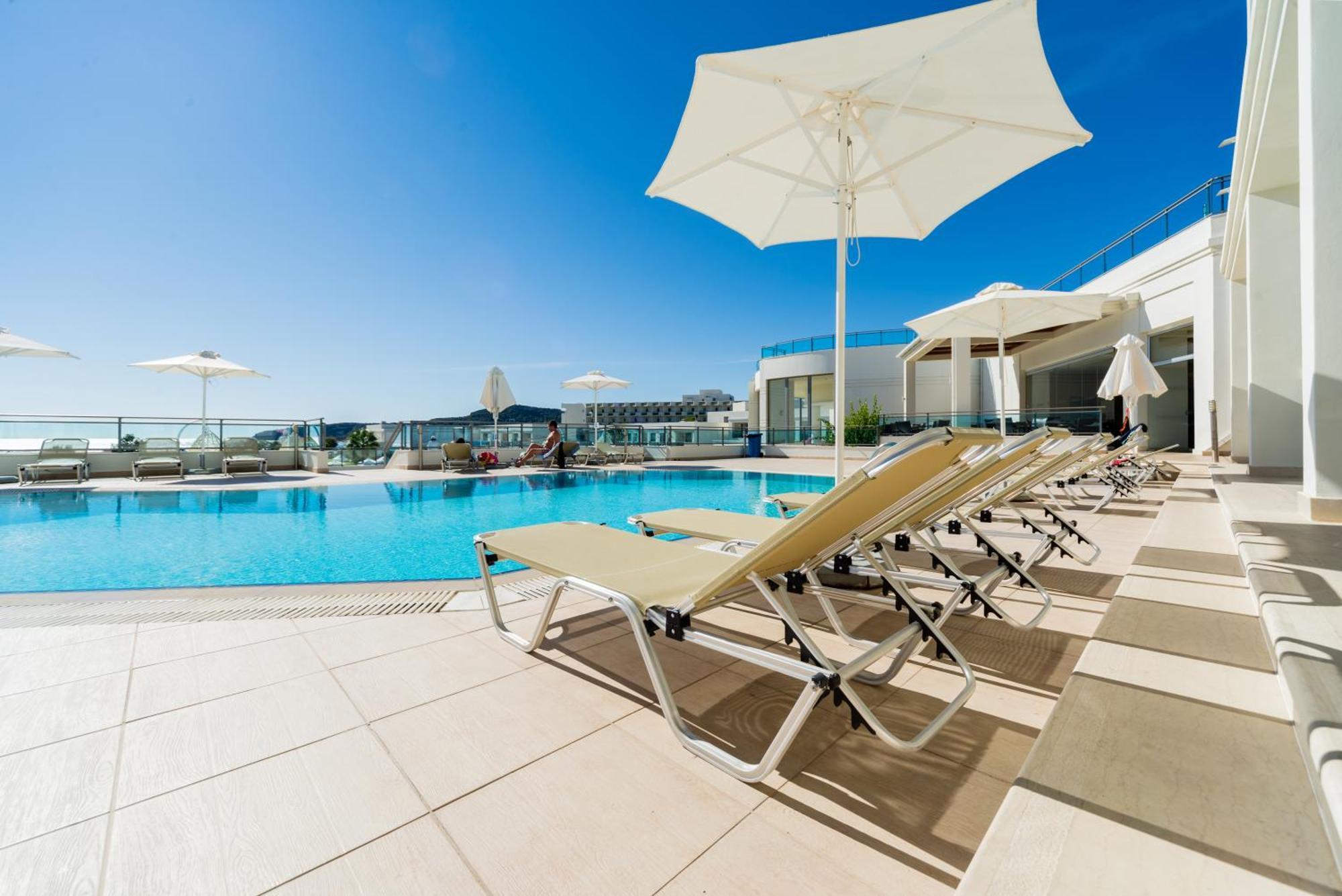 Junior Suite Sea View Sharing Pool