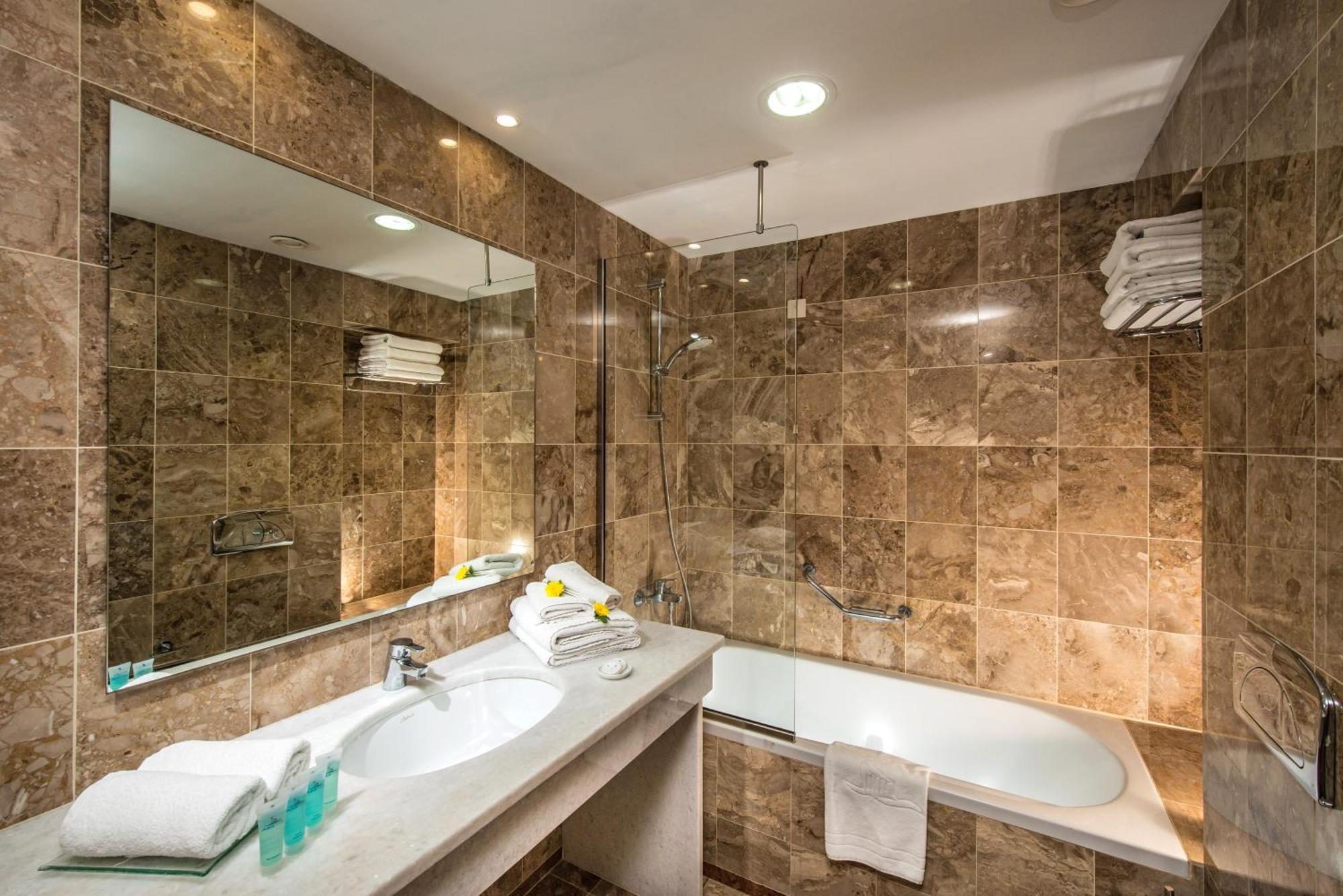 Junior Suite,1273225138:JPEG