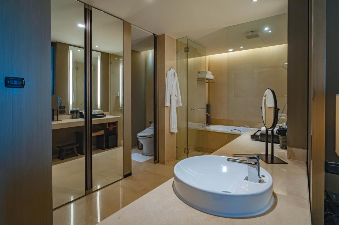 Premier Club – Club Lounge access
