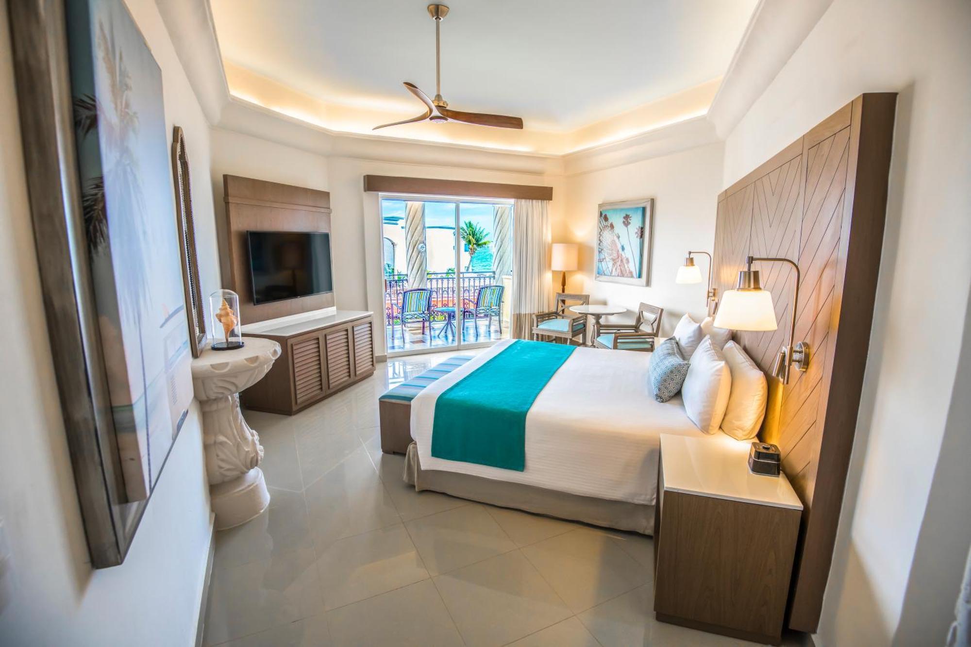 Junior Suite 1 King Bed Oceanview
