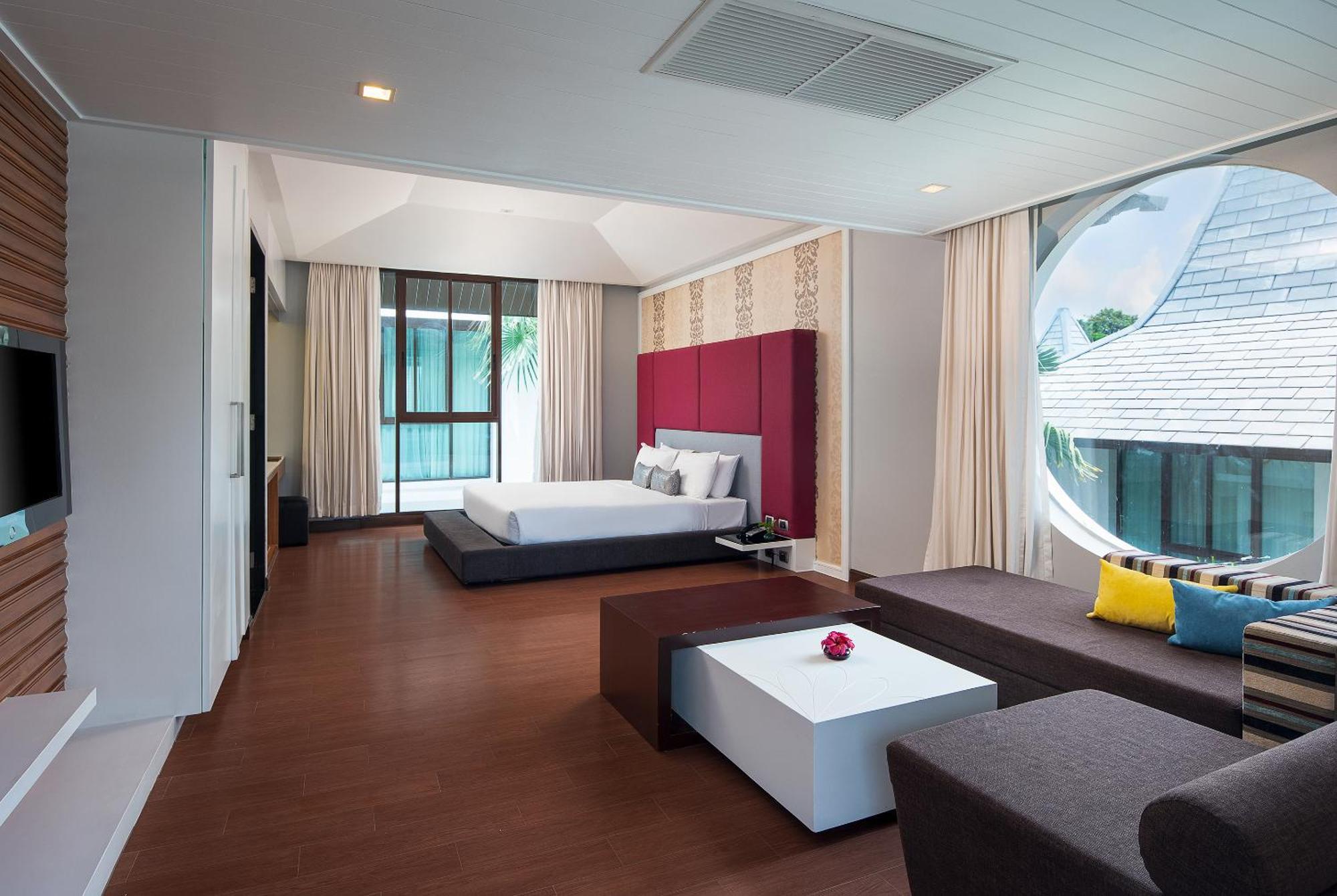 Deluxe King Room with Pool View,670099506:JPEG