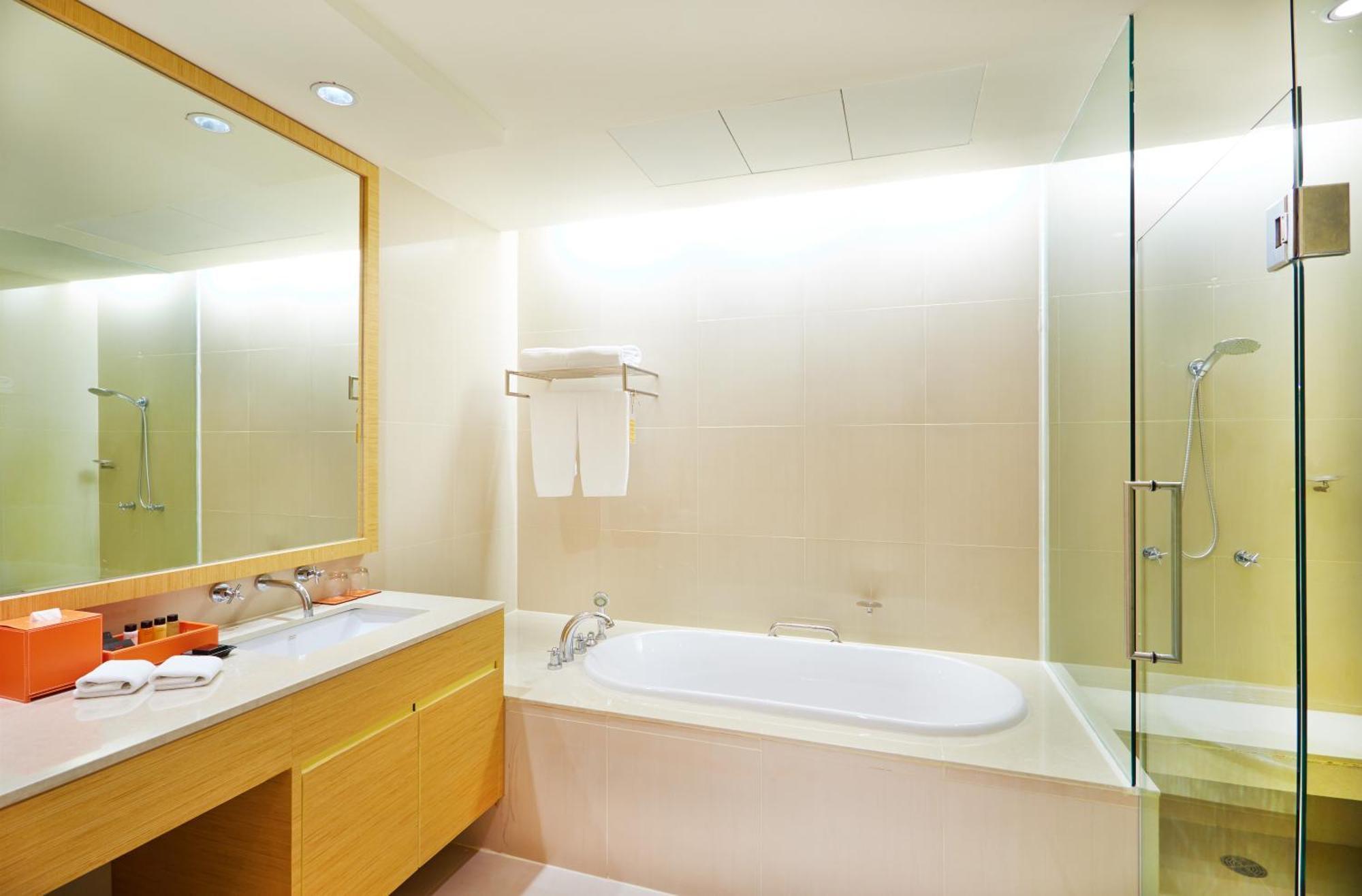Superior One-Bedroom,725433478:JPEG