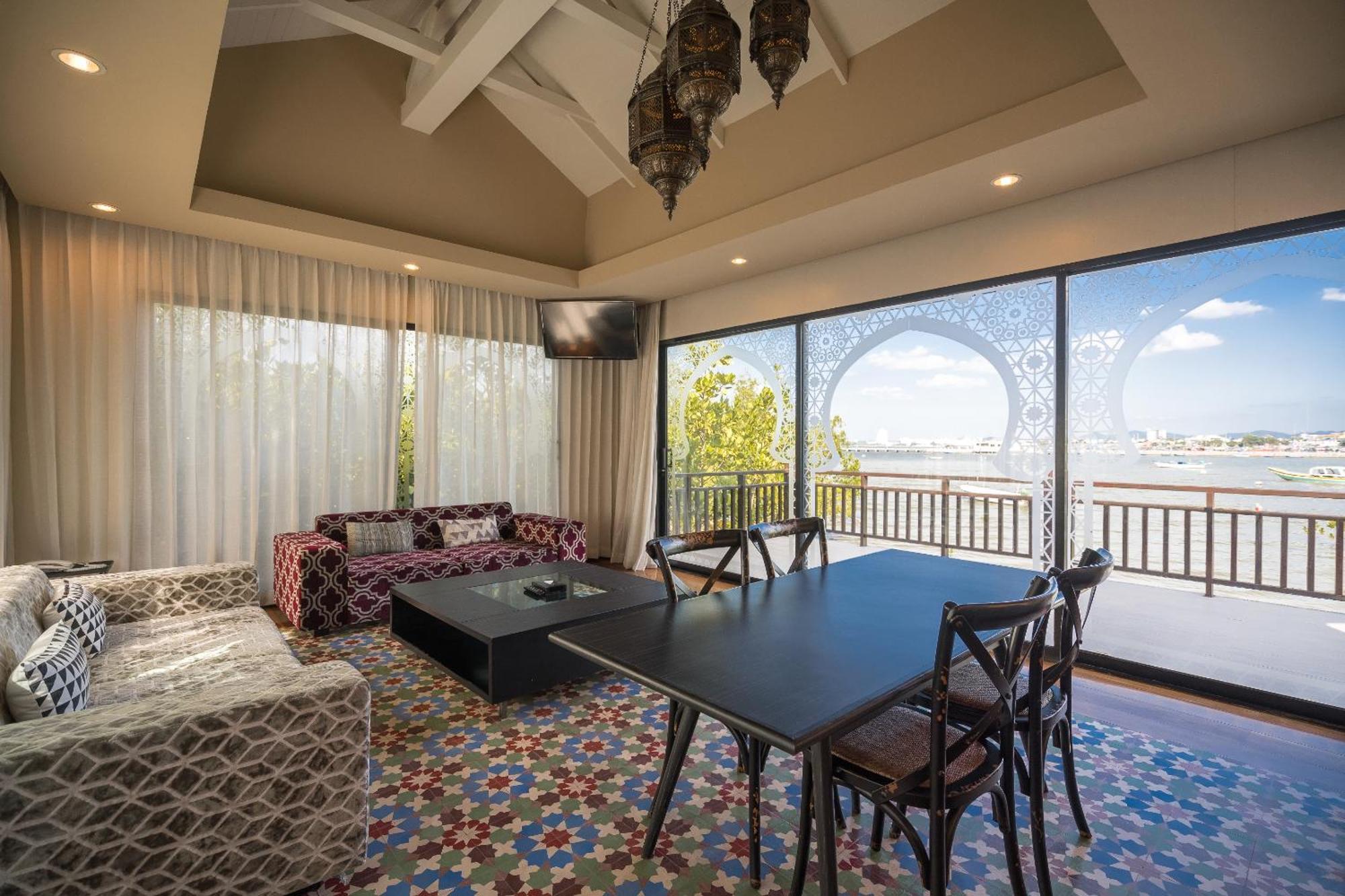 Two-Bedroom Sea House
