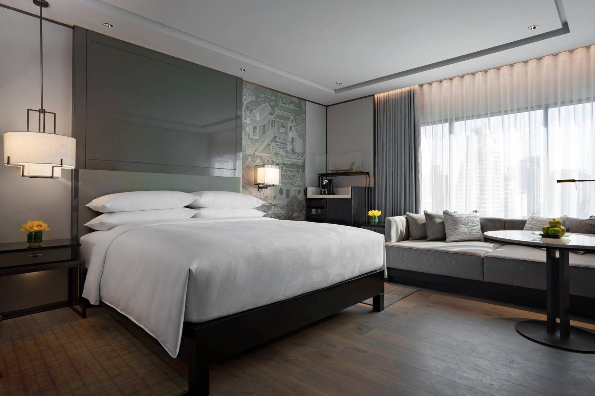 Deluxe King Room City View