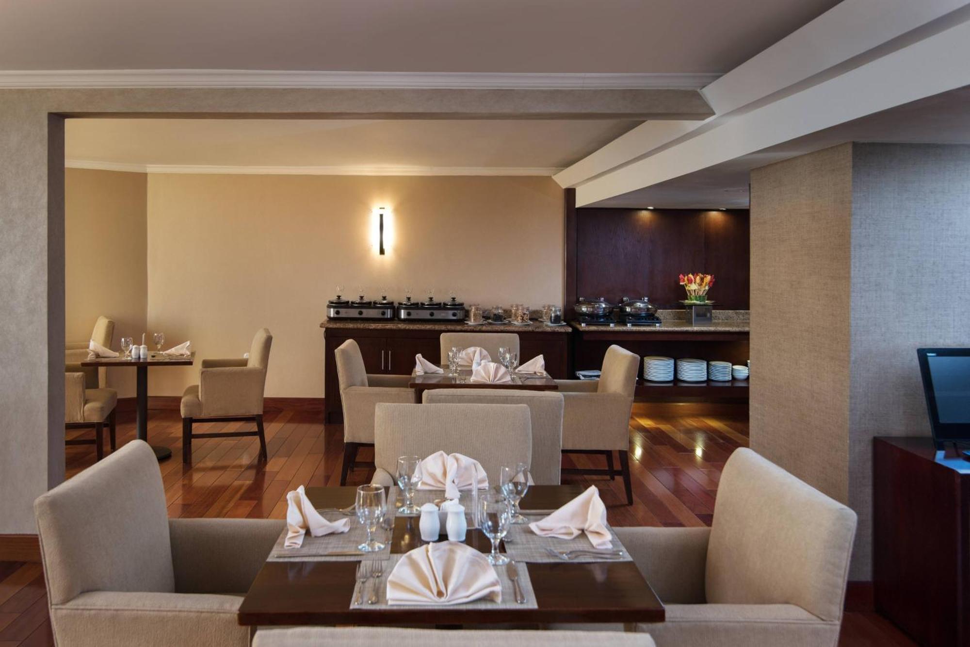 Club lounge access, Larger Guest room, 1 King, Ocean view,1413424673:JPEG