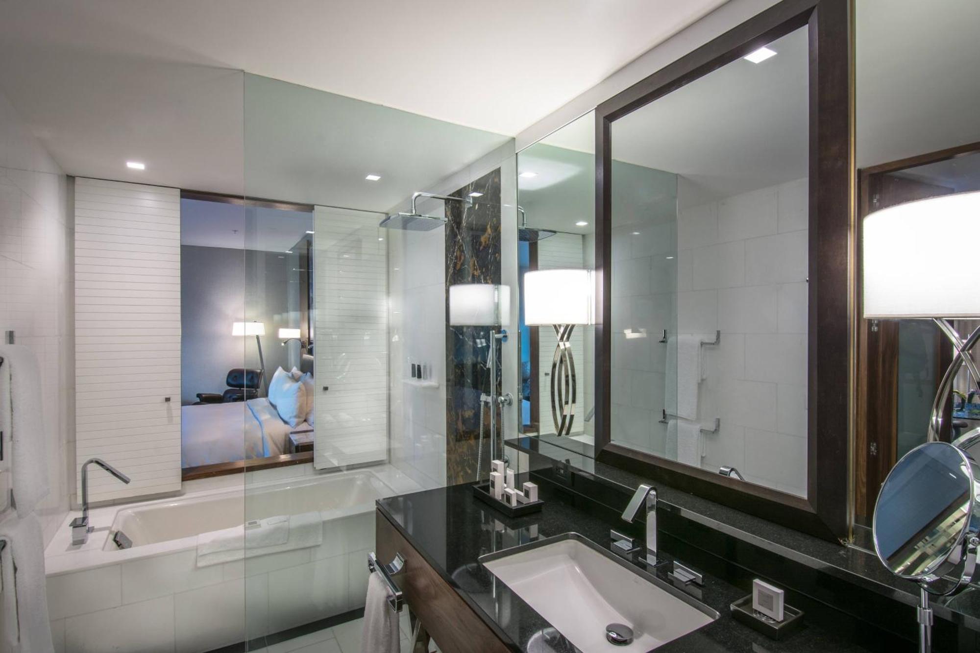 Executive Deluxe, Concierge lounge access, Guest room
