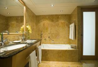 Junior Suite Land View