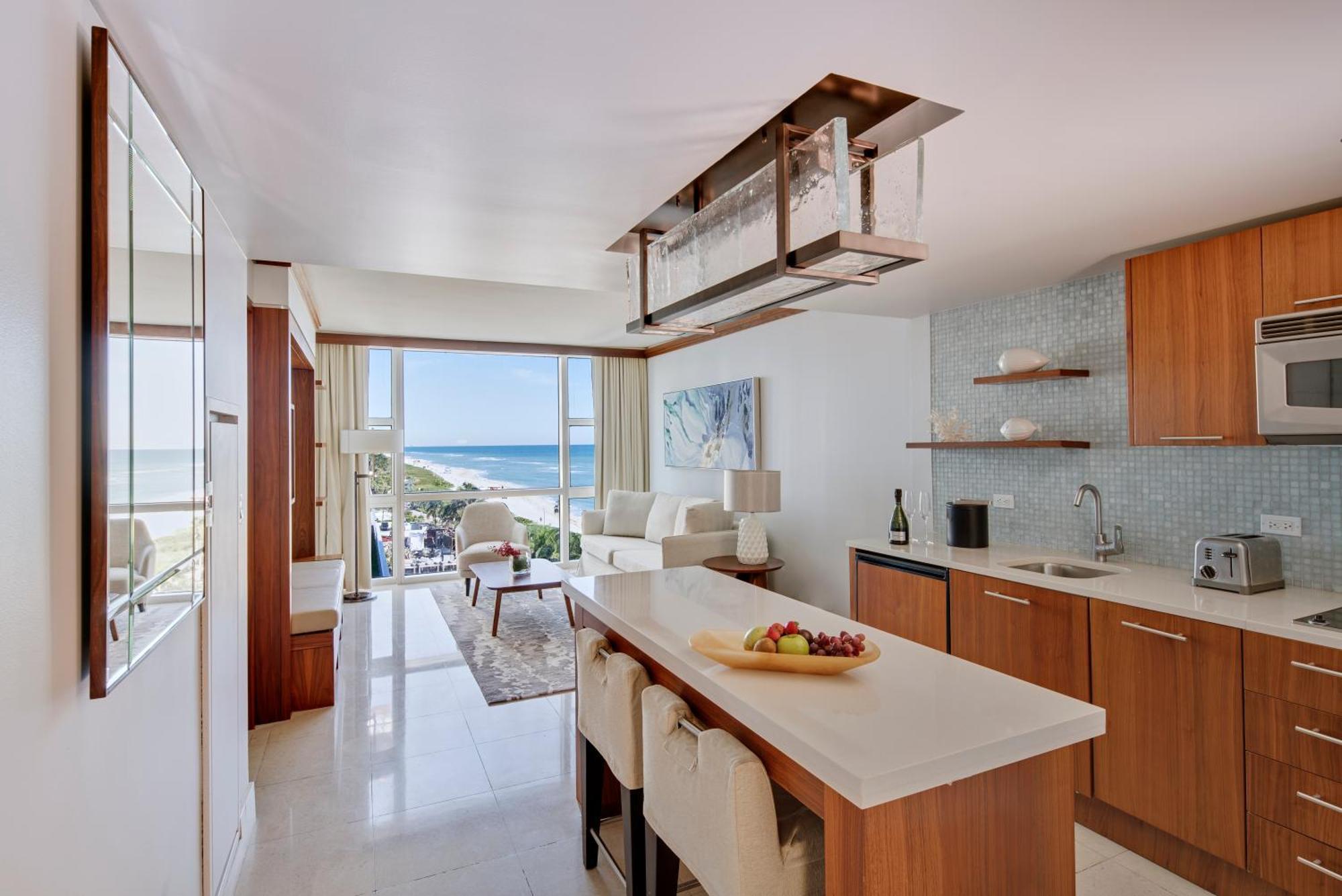 One-Bedroom Apartment Two Queen Beds Ocean View