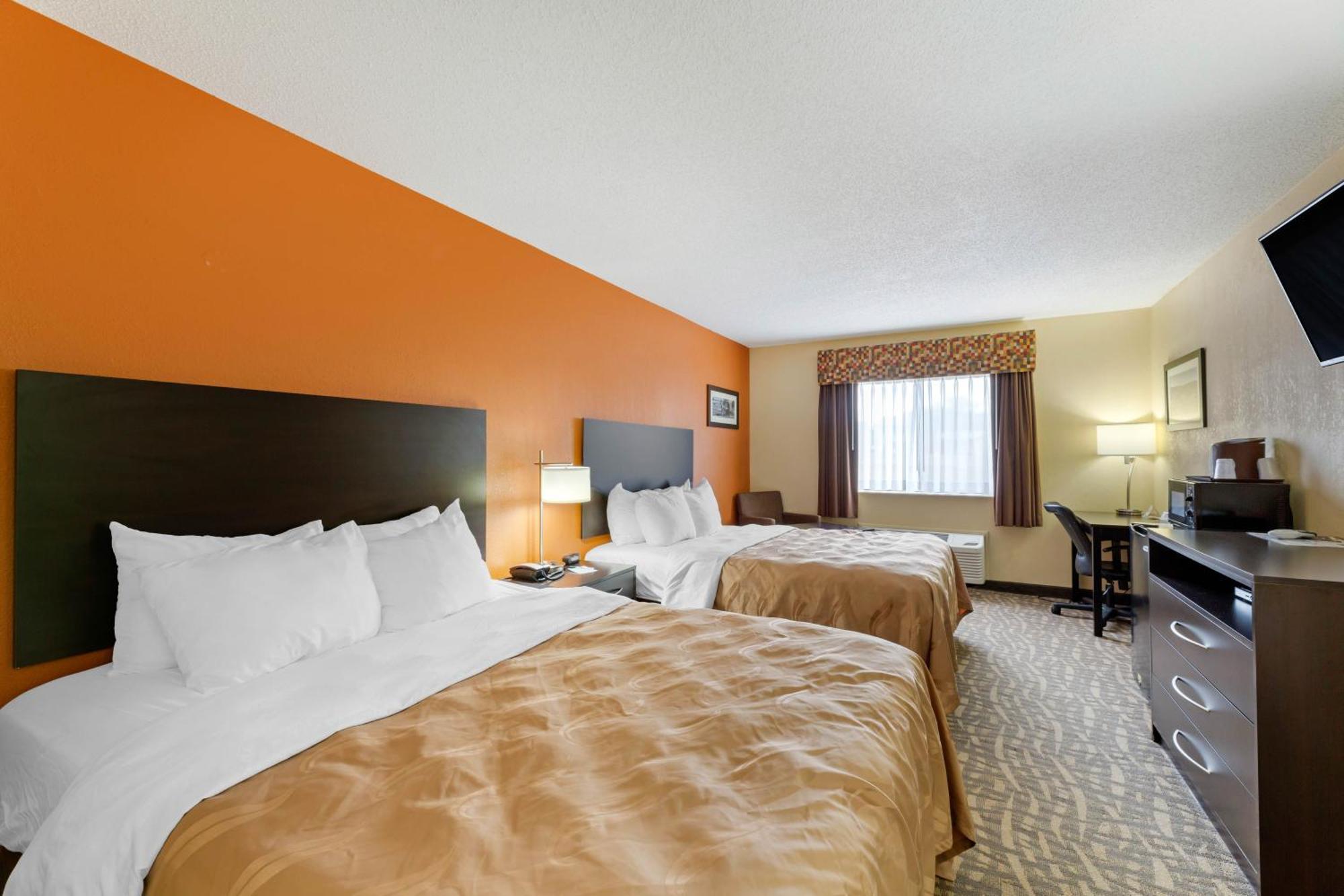 Quadruple Room with Two Queen Beds - Smoking/Upper floor