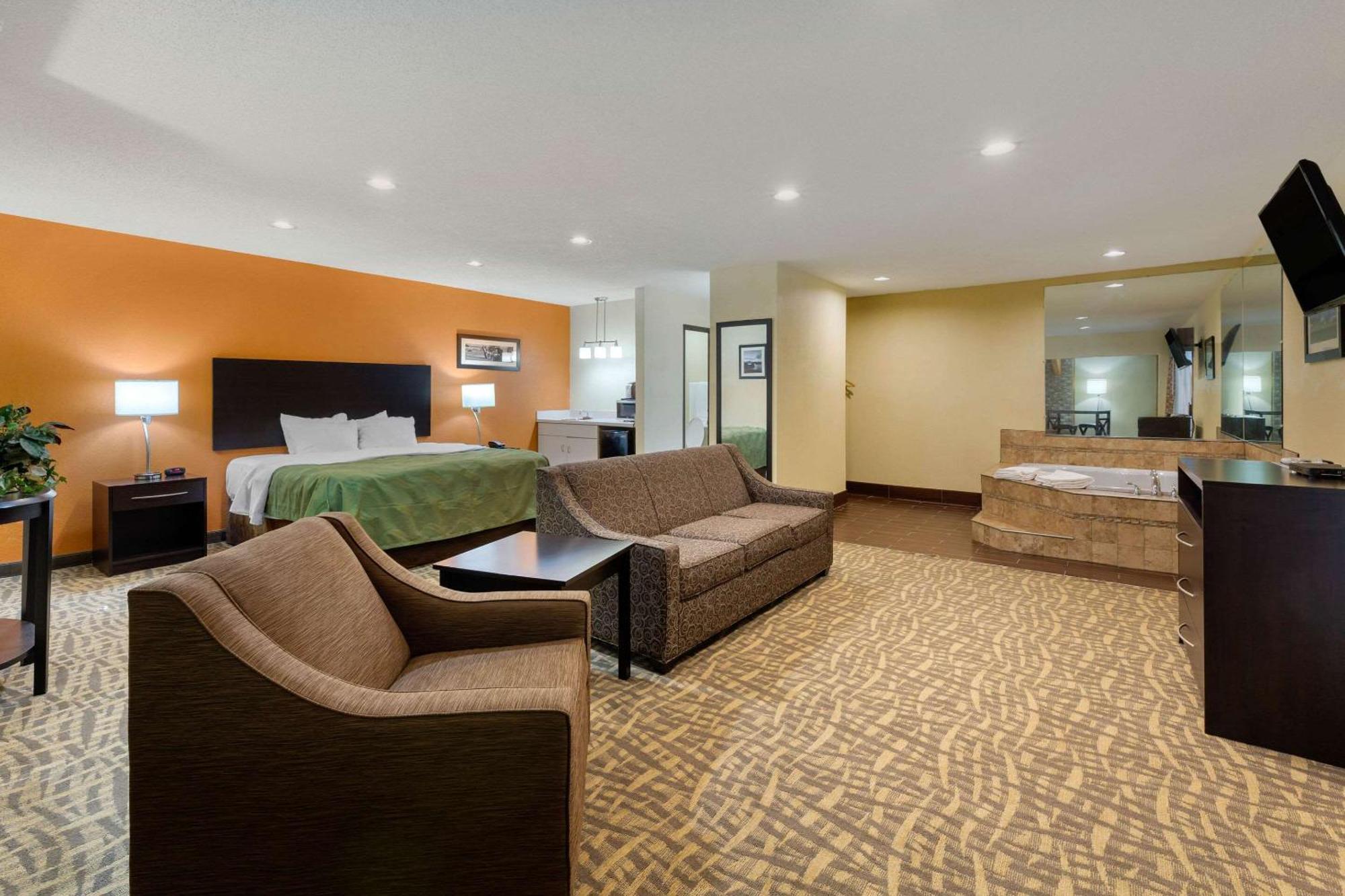 One Room Suite with Whirlpool - Non Smoking