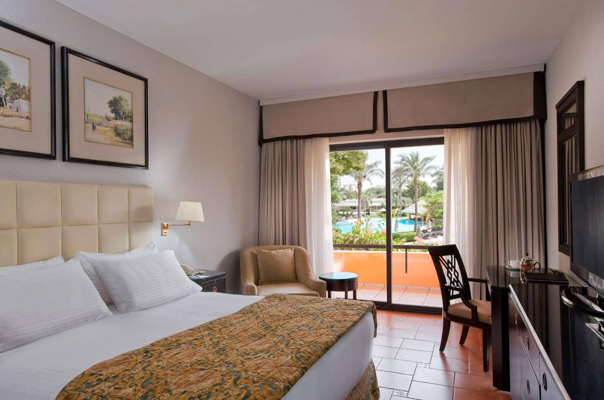 King Poolside Room
