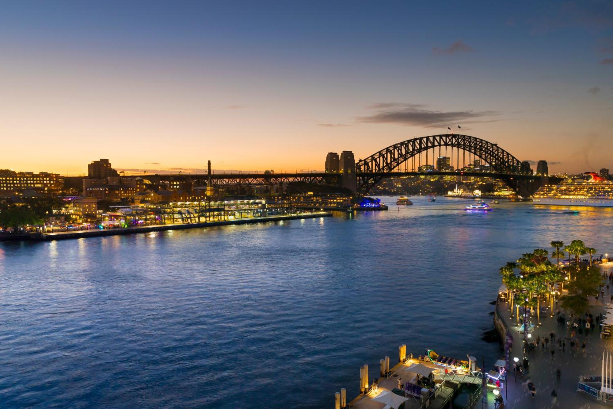Deluxe One-Bedroom Apartment Harbour View