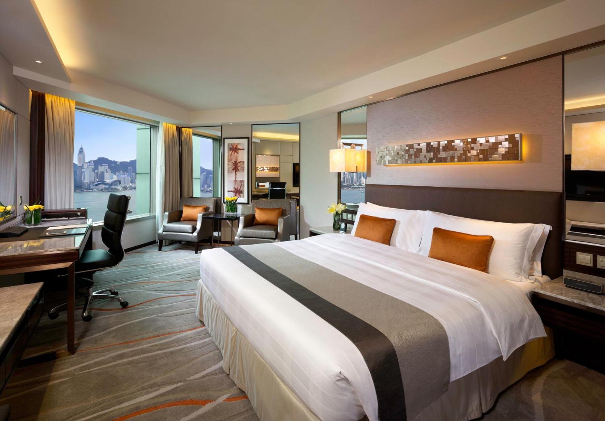 Club InterContinental Skyline Harbour King Room with Executive Lounge Access