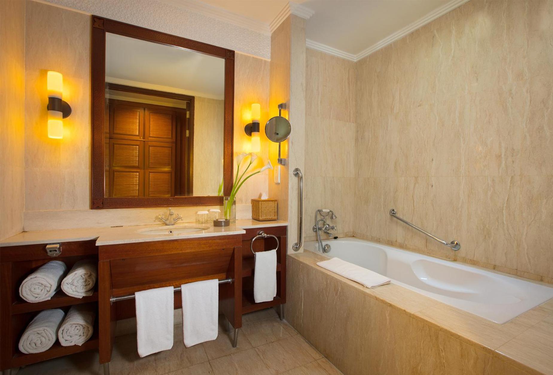 Deluxe Suite with Garden View,1369322096:JPEG