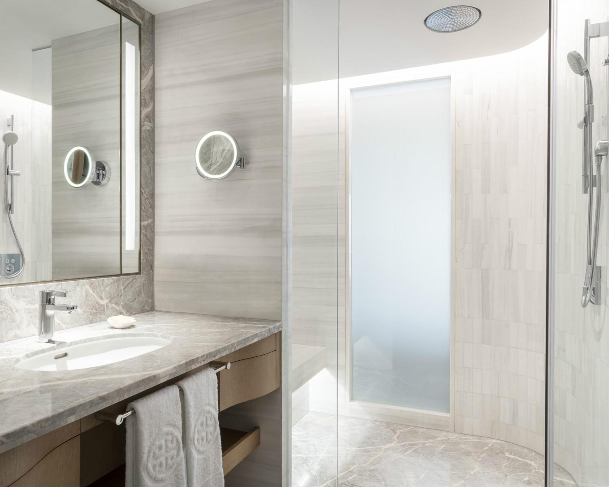 Horizon Deluxe King Room