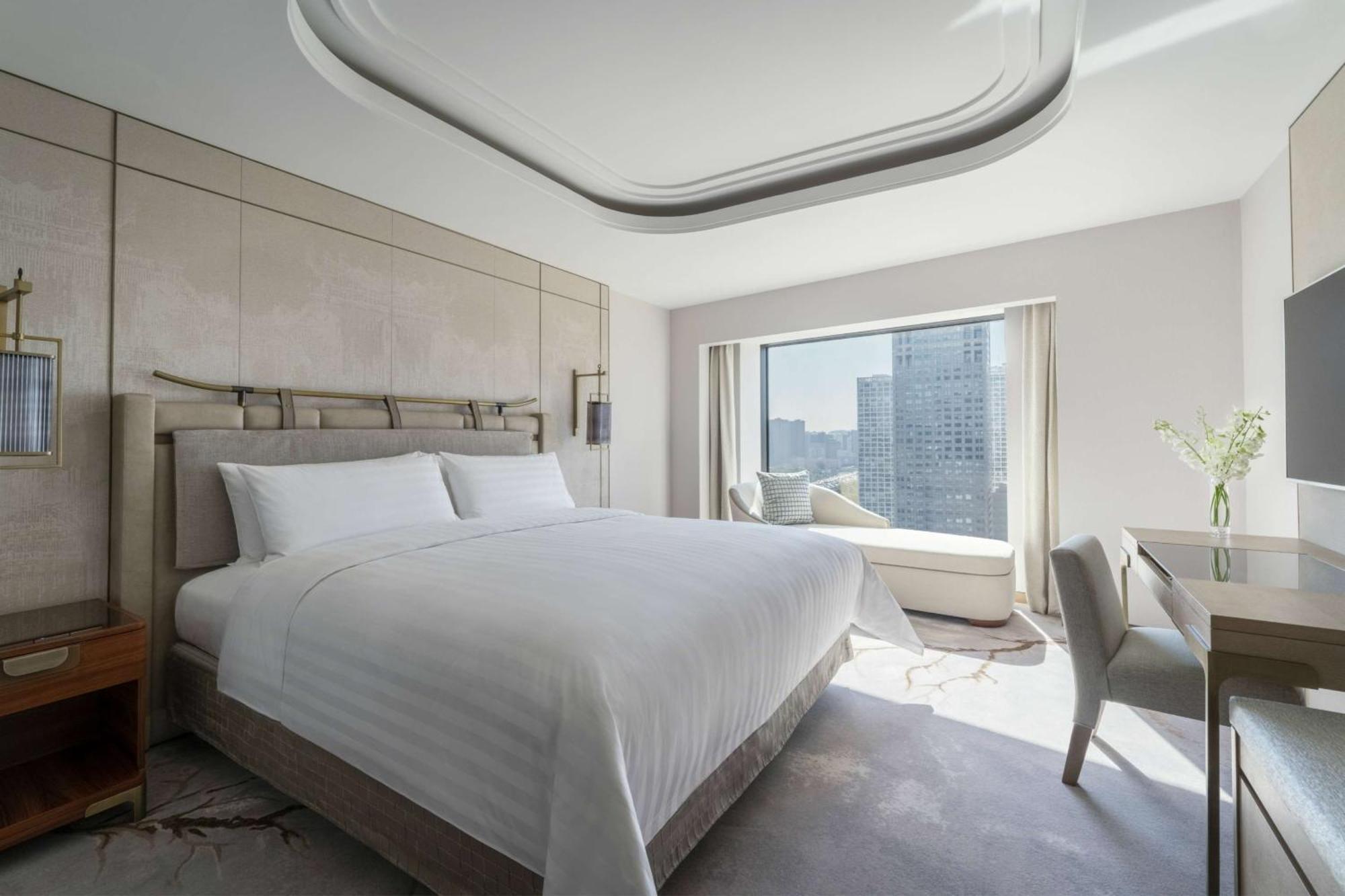 Horizon Deluxe King Room