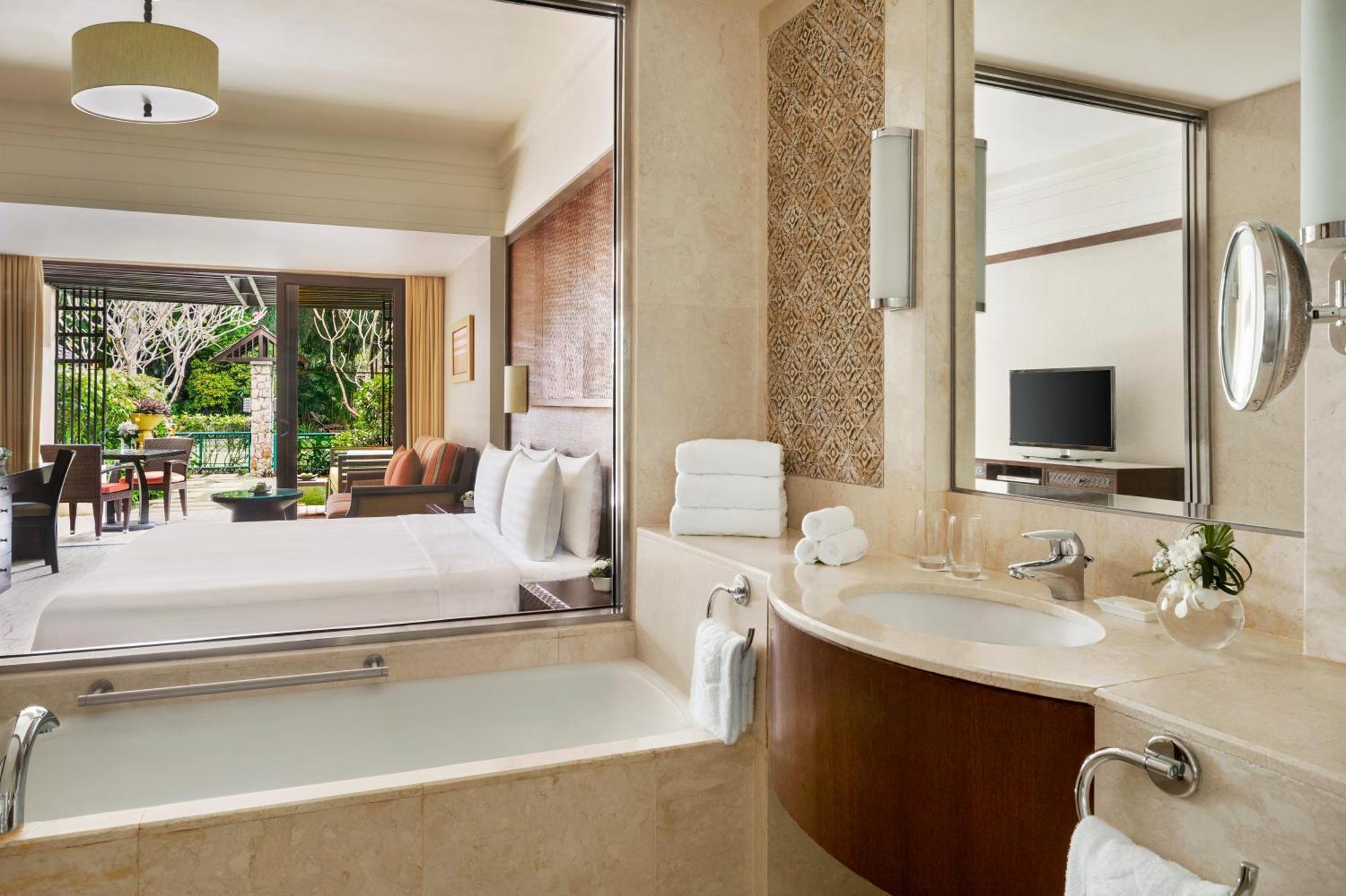 Deluxe Double Room Rasa Wing