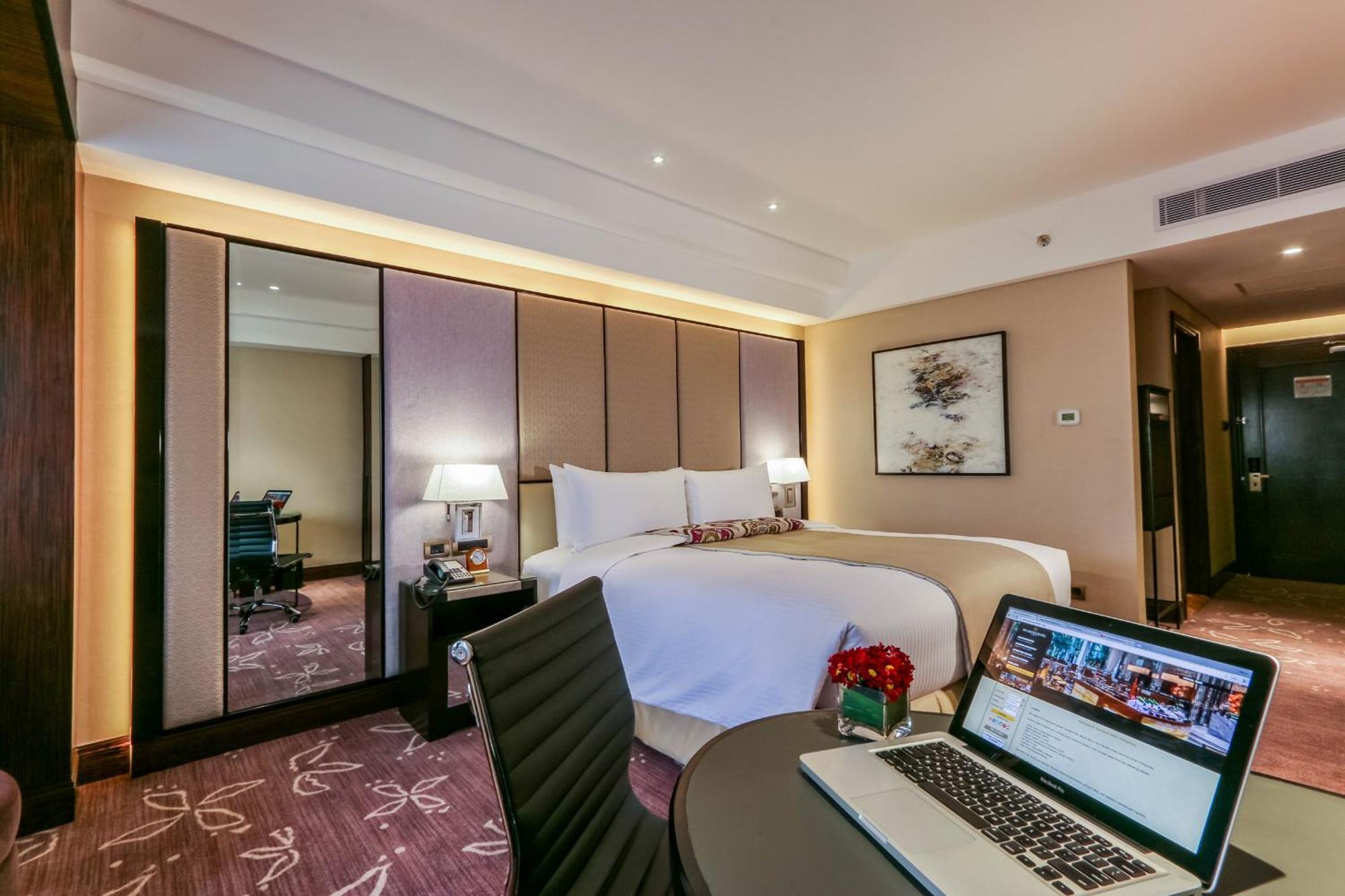 Premier King Room Non-smoking