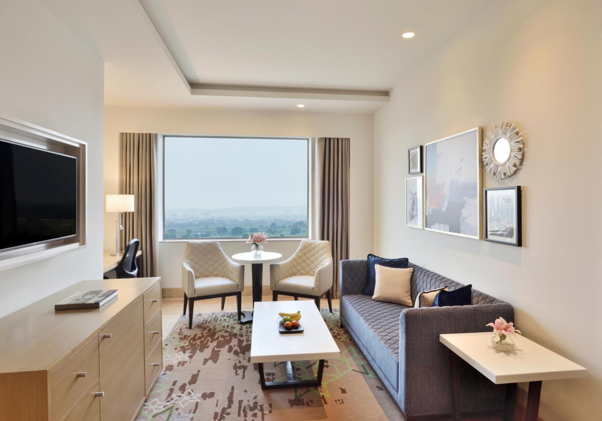 Executive Suite 2 Way Airport Transfers | Dis on F&B Spa | Comp 2 Soft drinks at BAR| Early Check by 11 AM & Late check-out by 3 PM Subject to avl | 4 Pieces Laundry| One comp 30-minute pickleball session per Subject to avl