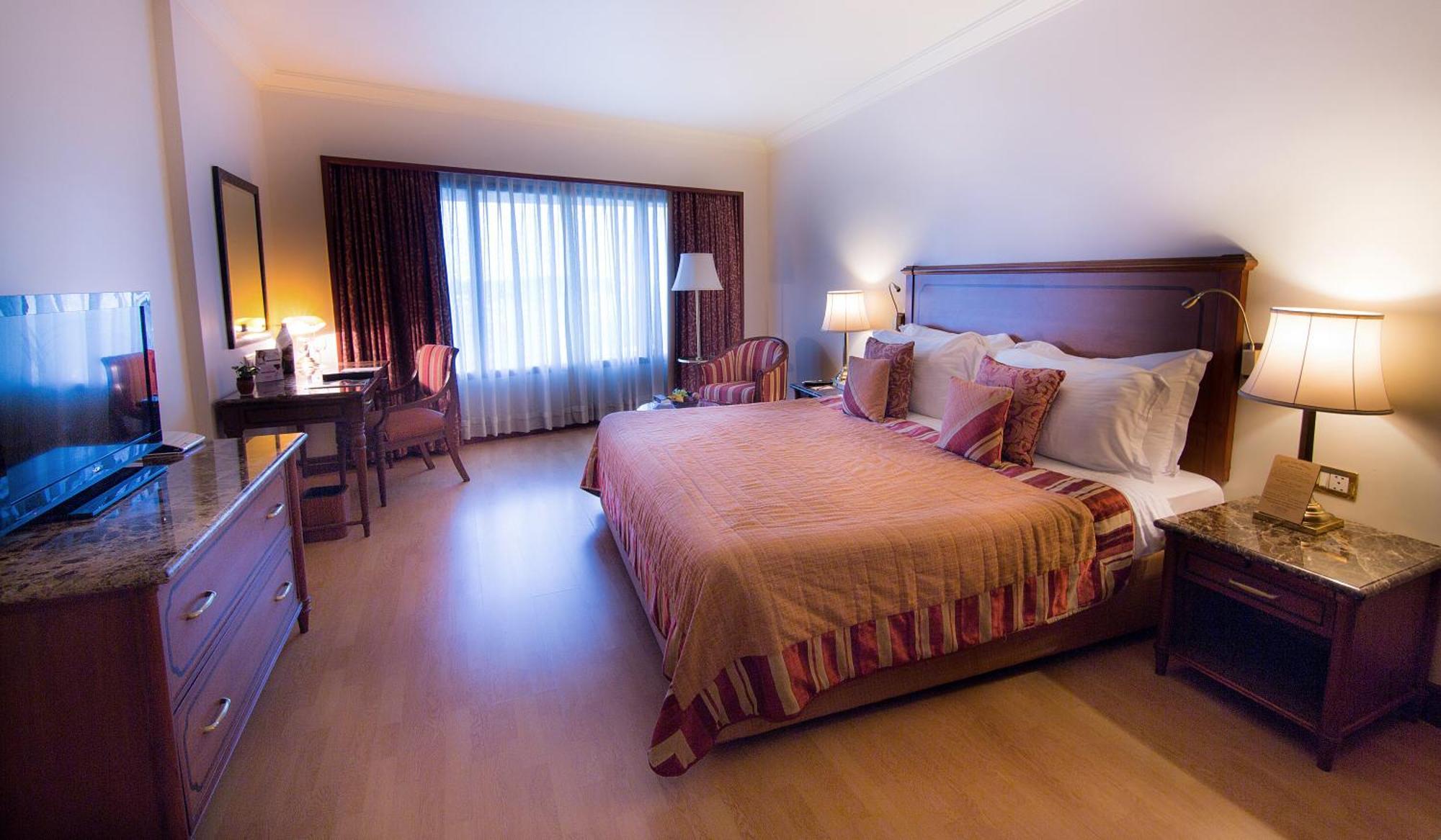 Premier Room with King or Twin Bed,982292422:JPEG