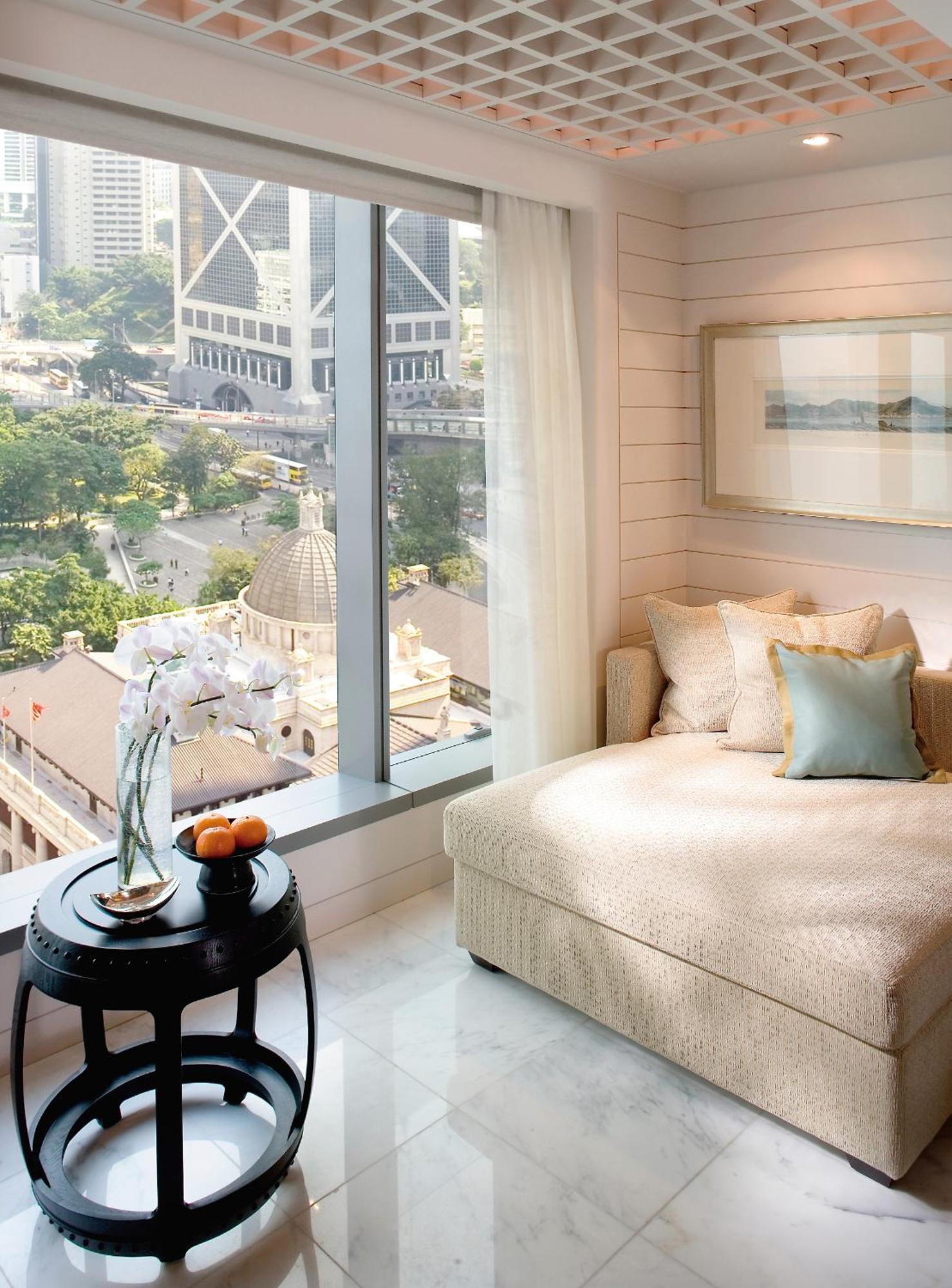 Statue Square View Twin Room