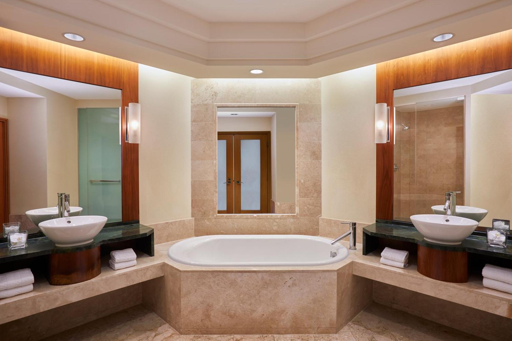 Ocean Suite - 1 King Bed,1610229453:JPEG