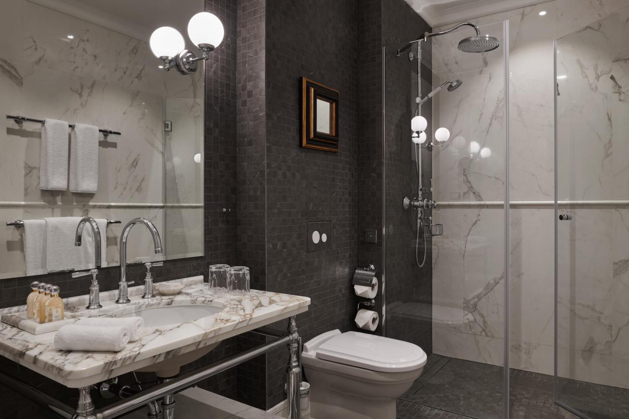 Deluxe Suite City View